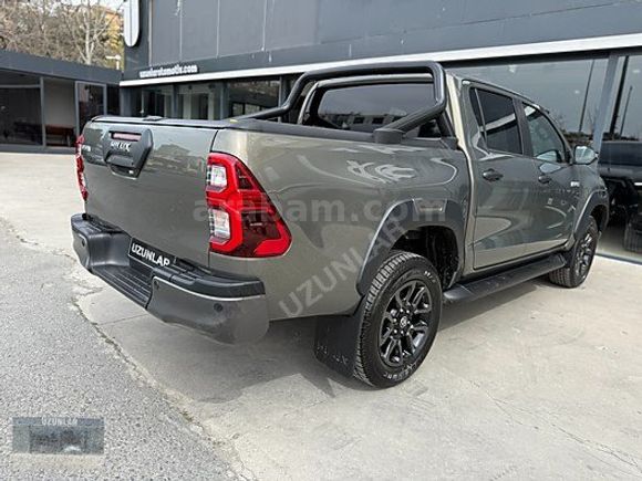 2025 HILUX 2.4D-4D INVINCIBLE 4X4