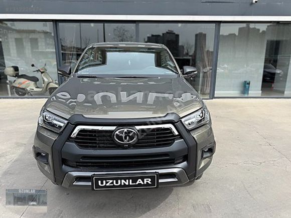 2025 HILUX 2.4D-4D INVINCIBLE 4X4