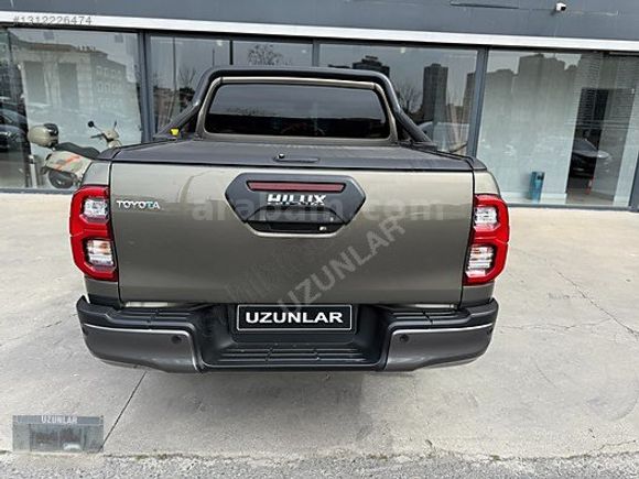 2025 HILUX 2.4D-4D INVINCIBLE 4X4
