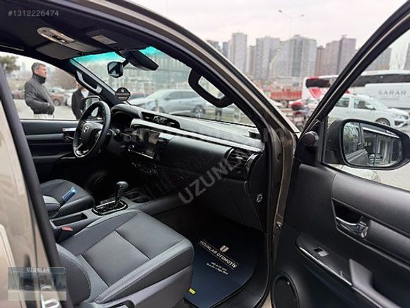 2025 HILUX 2.4D-4D INVINCIBLE 4X4