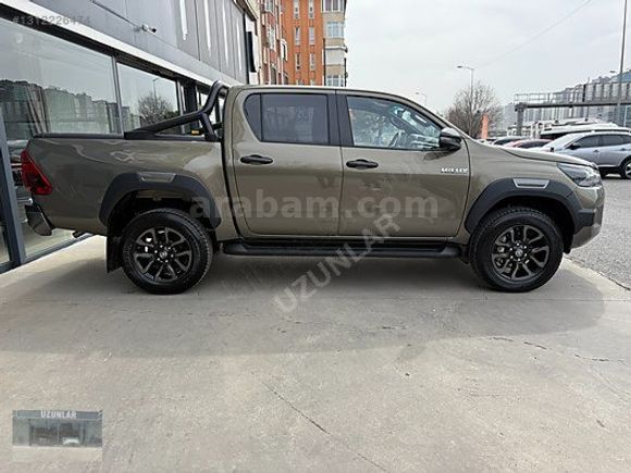 2025 HILUX 2.4D-4D INVINCIBLE 4X4
