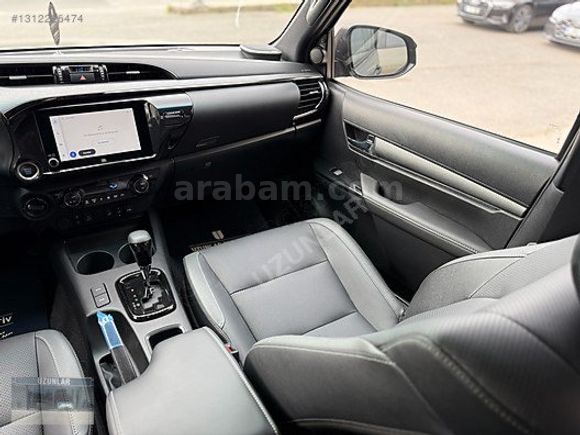 2025 HILUX 2.4D-4D INVINCIBLE 4X4