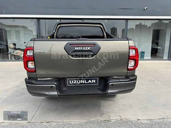 2025 HILUX 2.4D-4D INVINCIBLE 4X4
