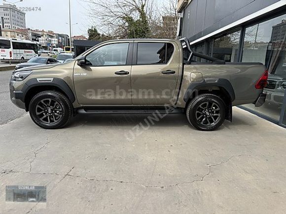 2025 HILUX 2.4D-4D INVINCIBLE 4X4
