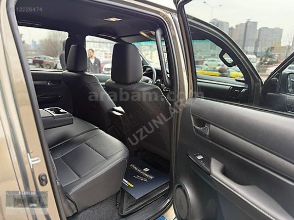 2025 HILUX 2.4D-4D INVINCIBLE 4X4