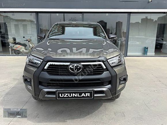 2025 HILUX 2.4D-4D INVINCIBLE 4X4