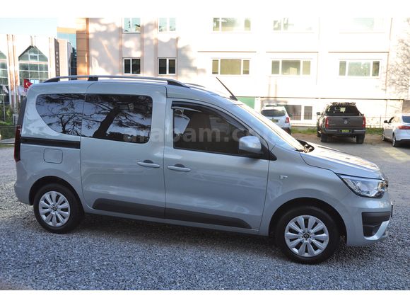 2023 RENAULT EXPRESS (senetle taksitlendirme seçeneğimiz vardır)