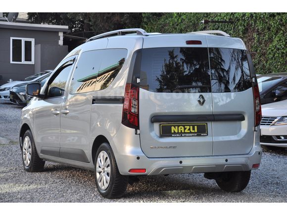 2023 RENAULT EXPRESS (senetle taksitlendirme seçeneğimiz vardır)