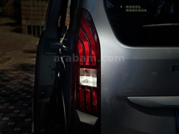 Sahibinden Peugeot Rifter 1.5 BlueHDI Allure 2025 Model