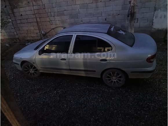 Sahibinden Renault Megane 1.4 Authentique 2003 Model  290.000 km Gri (Gümüş)