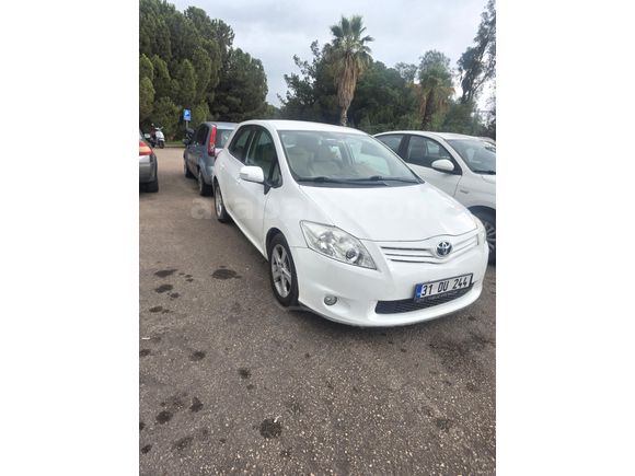 Sahibinden Otomatik Toyota Auris 1.4 D-4D Comfort Extra