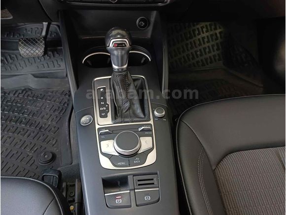 Audi A3 Sedan 1.6 TDI Design Line