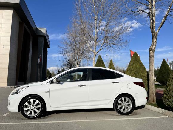 Memurdan Hyundai Accent Blue 1.6 CRDI Mode Plus2016 Model  140.00 km  Beyaz 