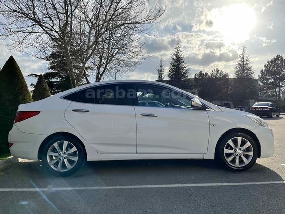 Memurdan Hyundai Accent Blue 1.6 CRDI Mode Plus2016 Model  140.00 km  Beyaz 