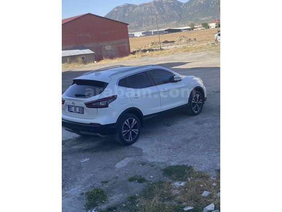 Sahibinden Nissan Qashqai 1.3 DIG-T Sky Pack Plus 2021 Model Bitlis 120.000 km Beyaz