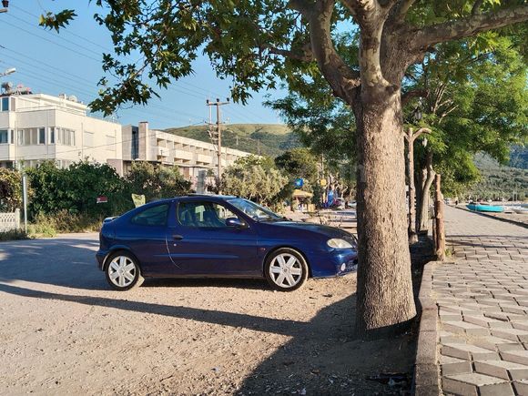 Sahibinden Renault Megane 1.6 Coupe Dynamique 2001 Model  273 km Lacivert
