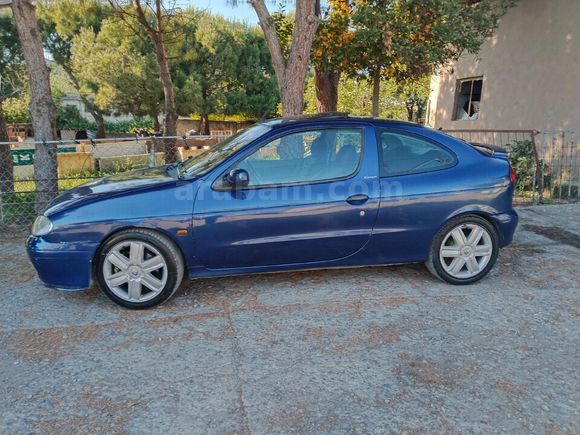 Sahibinden Renault Megane 1.6 Coupe Dynamique 2001 Model  273 km Lacivert
