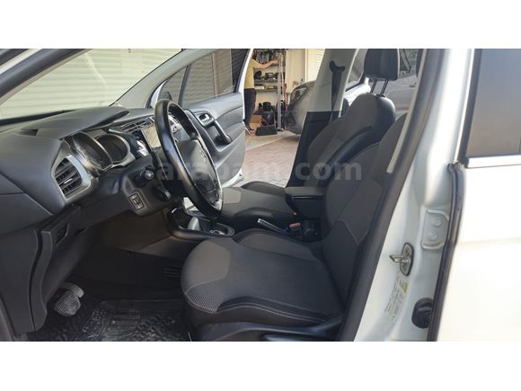 Bayan öğretmenden Citroen C3 otomatik dizel 