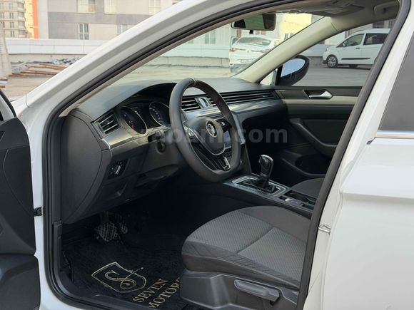Galeriden Volkswagen Passat 1.6 TDi BlueMotion Impression 2017 Model İstanbul