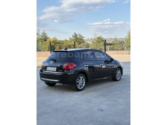 2. SAHİBİNDEN TOYOTA AURİS 