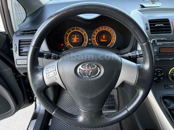 2. SAHİBİNDEN TOYOTA AURİS 