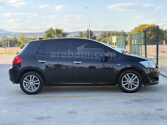 2. SAHİBİNDEN TOYOTA AURİS 
