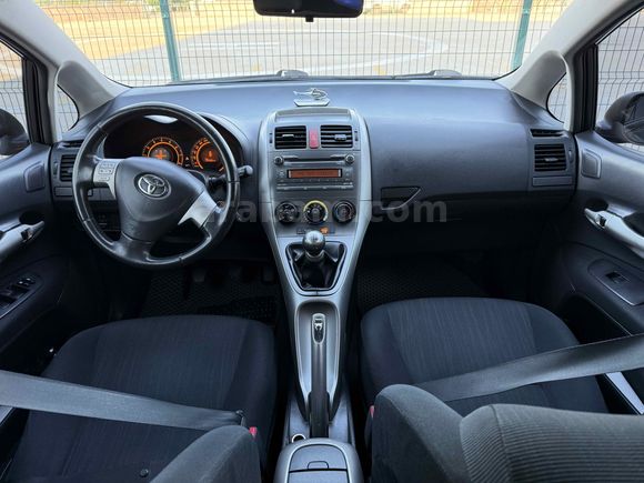 2. SAHİBİNDEN TOYOTA AURİS 