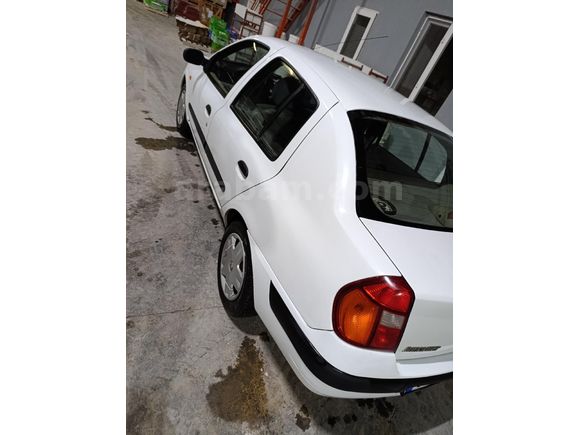 Sahibinden Renault Clio 1.4 Authentique 2004 Model Afyonkarahisar 172.000 km Beyaz