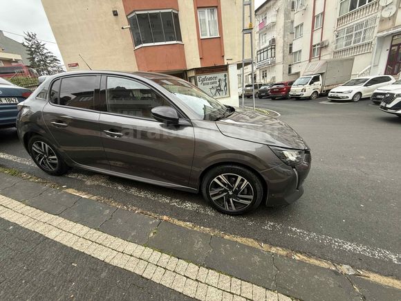 Sahibinden Peugeot 208 1.2 PureTech Allure Selection 2023 Model 
