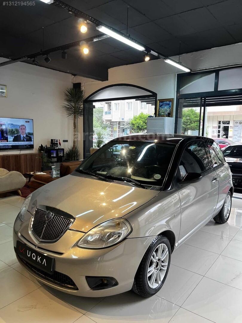Galeriden Lancia Ypsilon 1.4 2008 Model İzmir 173.000 km Kırmızı 2