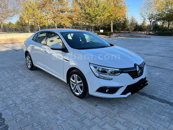 DEĞİŞENSİZ TRAMERSİZ AİLE ARACI Sahibinden Renault Megane 1.3 TCe Touch 2020 Model  40.000 km Beyaz
