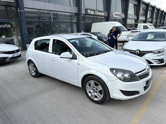 2012 OPEL ASTRA OTOMATİK KM 117 BİNDE BİR PARÇA HARİÇ HATASIIZ