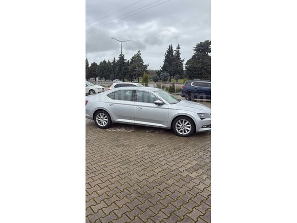 Sahibinden Full servis bakımlı 
Skoda SuperB 1.6 TDI Style 2017 Model Balıkesir 115.000 km Gri
