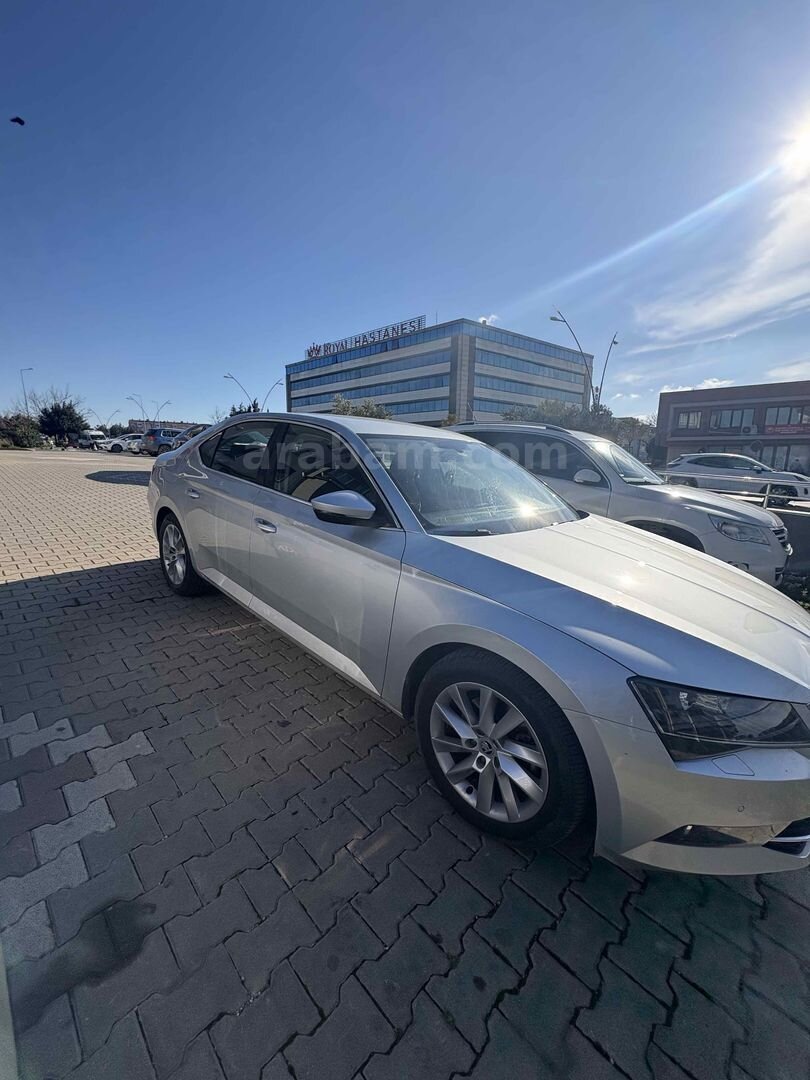 Sahibinden Skoda SuperB 1.6 TDI Style 2017 Model Balıkesir 115.000 km Gri 3