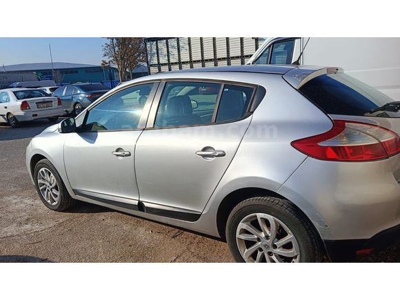 Megane 1.5 dCi Touch 2012 Model Otomatik Üst Model Takas Olur