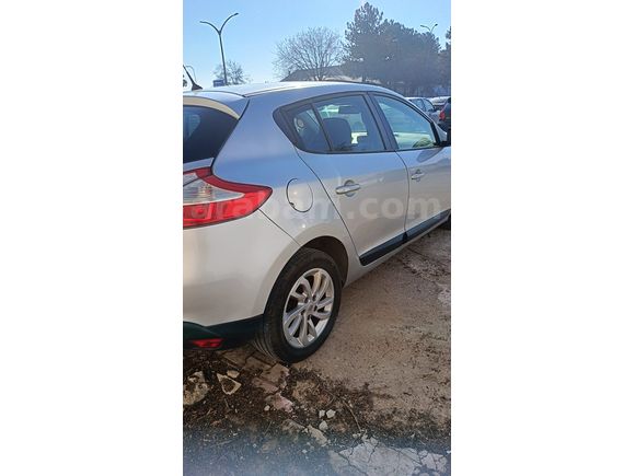 Megane 1.5 dCi Touch 2012 Model Otomatik Üst Model Takas Olur