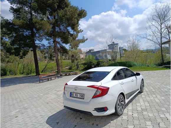 Honda Civic 1.6i VTEC Eco Elegance 2016 Model