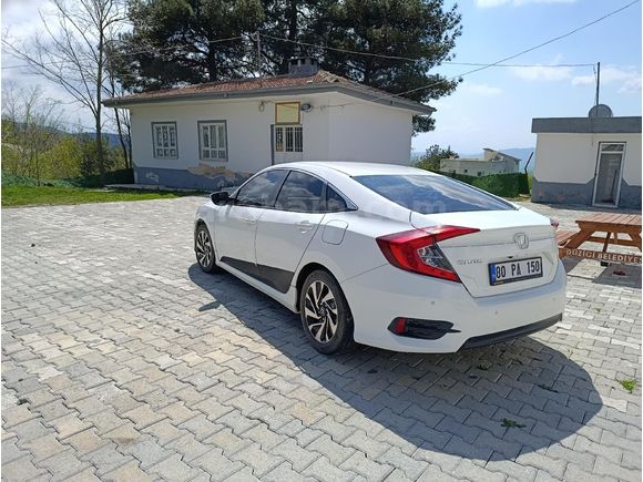 Honda Civic 1.6i VTEC Eco Elegance 2016 Model