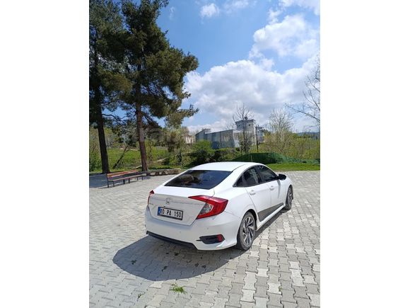 Honda Civic 1.6i VTEC Eco Elegance 2016 Model