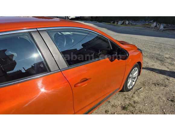 Sahibinden Renault Clio 1.0 TCe Evolution 2024 Model İstanbul 42.400 km Turuncu