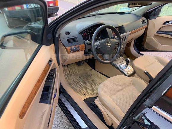 BAYANDAN OTOMATİK OPEL ASTRA H