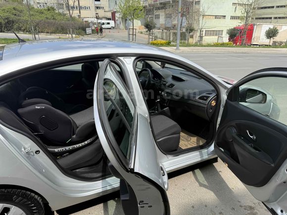 Sahibinden Renault Fluence 1.5 dCi Touch Plus 2013 Model  300.000 km Gri