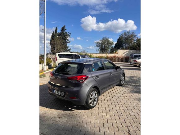 Memurdan Hyundai i20 1.2 MPI Elite 2015 Model 