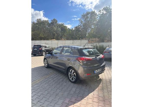 Memurdan Hyundai i20 1.2 MPI Elite 2015 Model 