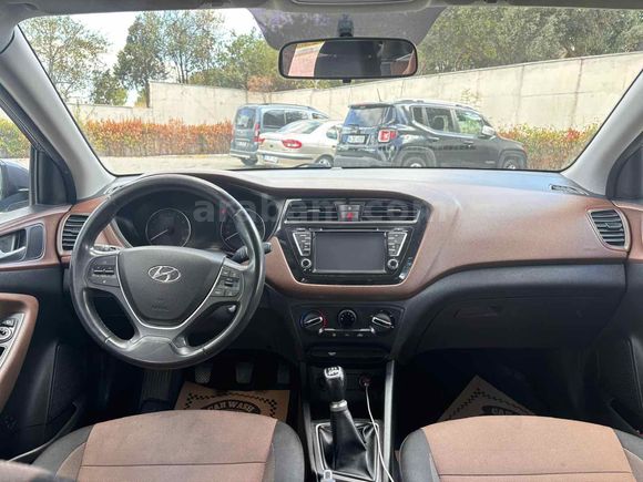 Memurdan Hyundai i20 1.2 MPI Elite 2015 Model 