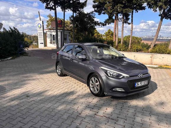 Memurdan Hyundai i20 1.2 MPI Elite 2015 Model 