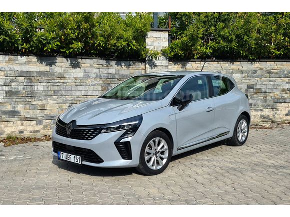 Hatasız Boyasız Renault Clio 1.0 TCe Evolution 2024 Model GSR2 Kaya Gri