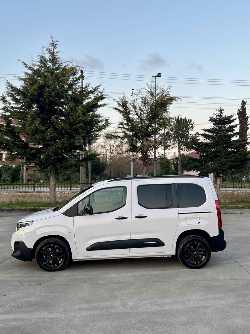 Galeriden Citroen Berlingo 1.5 BlueHDI Plus 2025 Model Samsun 18.000 km Beyaz 3