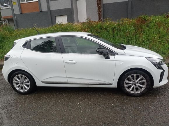 2025 RENAULT CLİO 90 HP 1.0 TCE EVOLUTİON X-TRONİC
6 Hava yastığı
08.06.2026 serviste bakımları yapılmıştır.