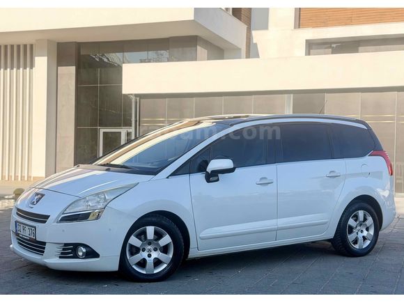 2012 MODEL PEUGEOT 5008 PREMİUM PACK 7 KİŞİLİK HATASIZ BOYASIZ CAM TAVANLI